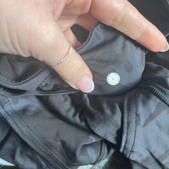 Lululemon Blue Camo Print Fast & Free Cropped Leggings Size 6 - Picture 2 of 7